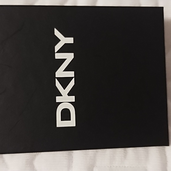 DKNY pullover sweater - Picture 5 of 6